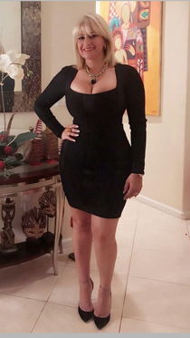 Slutty ebony teen posing
